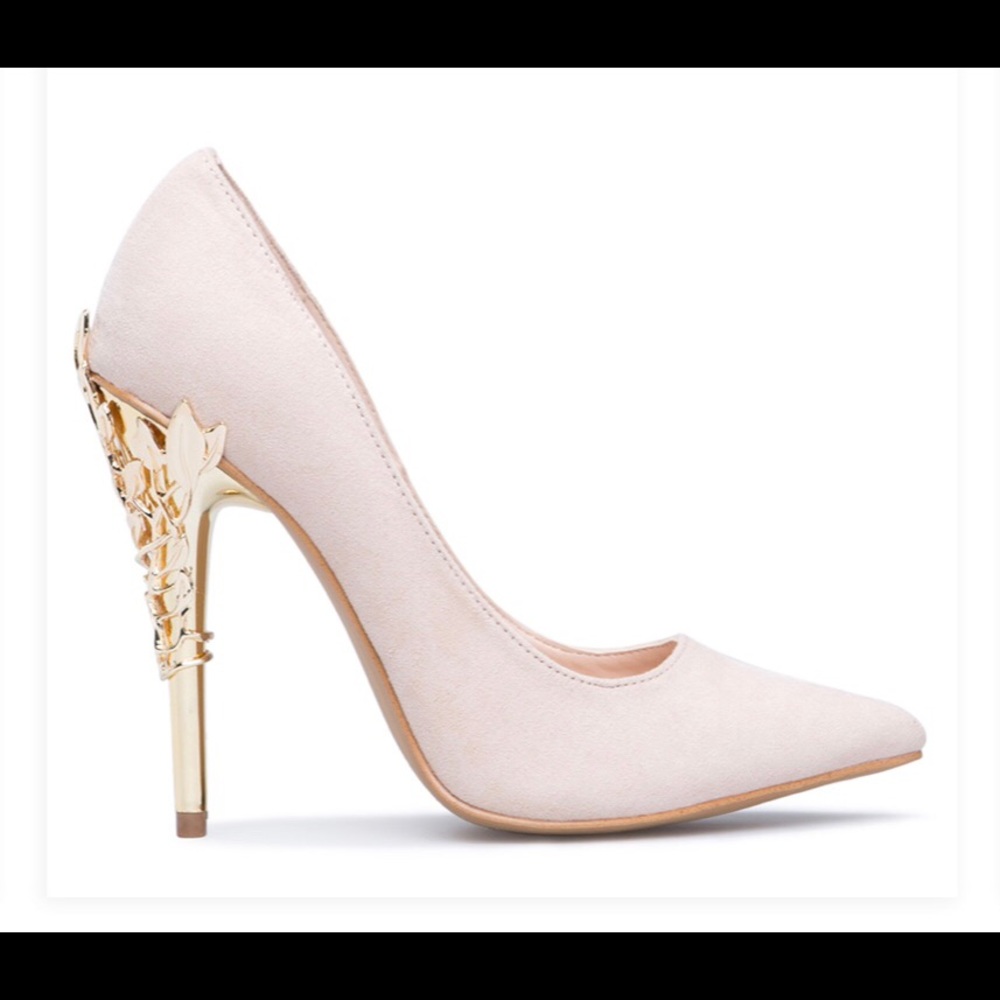 Brand new! Beautiful blush pumps 4.5”